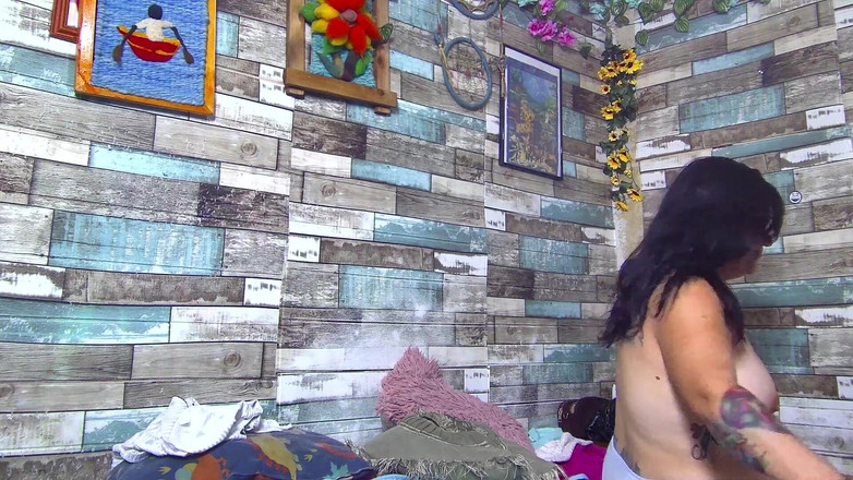 HaremMasterx: Вона робить мені мінет, поки її чоловіка немає вдома