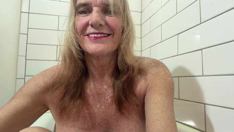 Lizzy Yum: Lizzy yum vr januari 2025 post op waria lagi asik masturbasi...