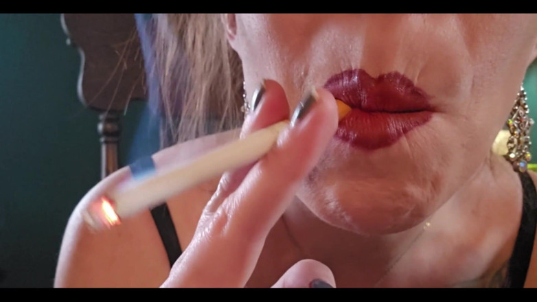 MistressThrope: Z bliska i osobiście z moimi ustami, zębami i Smokey...