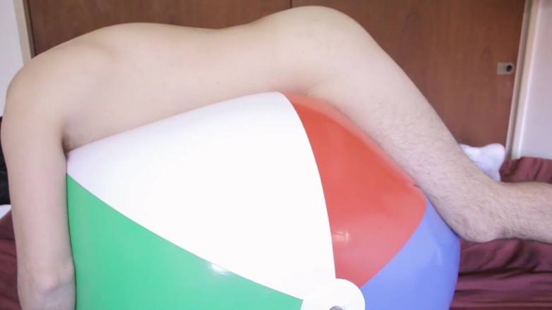 Inflatable Lovers: Grosse boule de plage