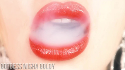 Goddess Misha Goldy: Addestrare il tuo bisogno alle mie labbra rosse!