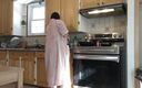 Souzan Halabi: Ev yapımı Arap evli kadın mutfakta domalarak sikişiyor