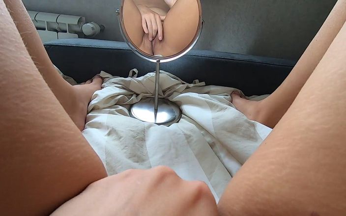 Wow Marie: Podívejte se do zrcadla - Dívčí masturbace Mokrá kundička prstění POV