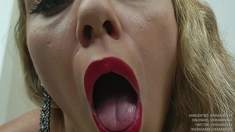 VieraMayXXX: Dominatrice fa mangiare al cuck il suo