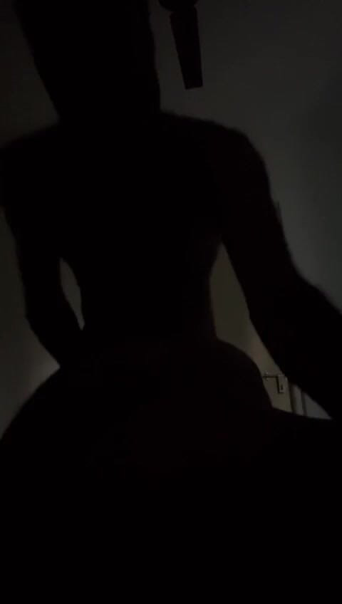 ItemRiya05: Desi freundin wie schlampe hindi audio gefickt