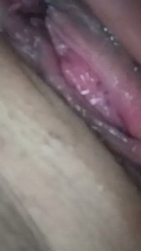 내 젖은 보지를 핑거링 클로즈업. 젖은 보지 클로즈업