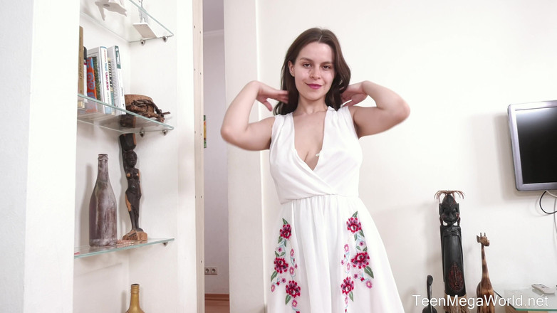 Teen Mega World: Věrný přítel pro růžovou kundičku