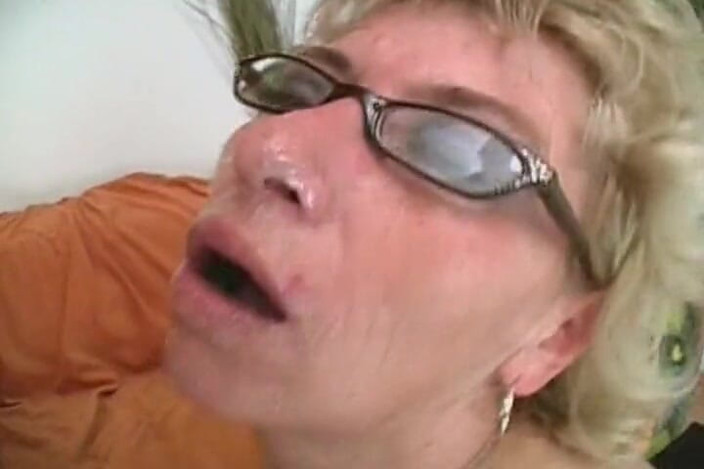 Mature Climax - 100% Mature Videos: Wanita matang mahukan batang muda di dalamnya