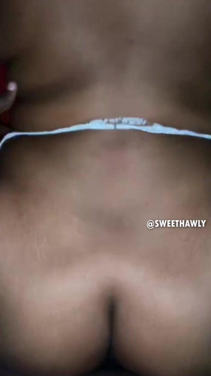 Sweethawly: Ben Anal Sikişirken Dildoyu Amını Sikiyor