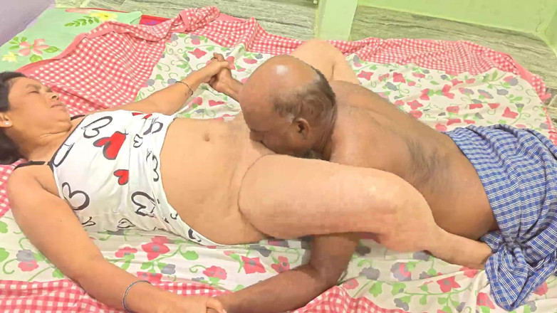 Sexy sindu: Indian Desi Village Bhabhi Fucked by Lover