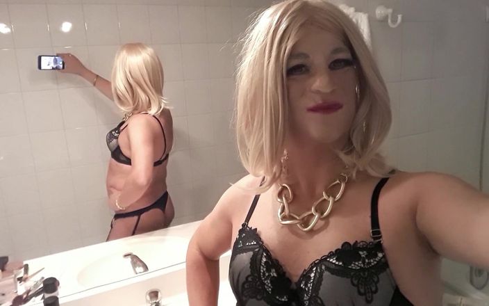 HectorChile1969: Crossdresser Fernanda Gomez Blond v malém prádle