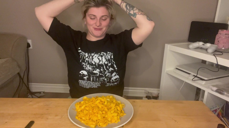 EeveeXo: Špinavé těstoviny Mukbang bez rukou
