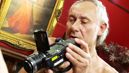 Monster Cocks: Seksowna blond dziwka jedzie wielkiego kutasa