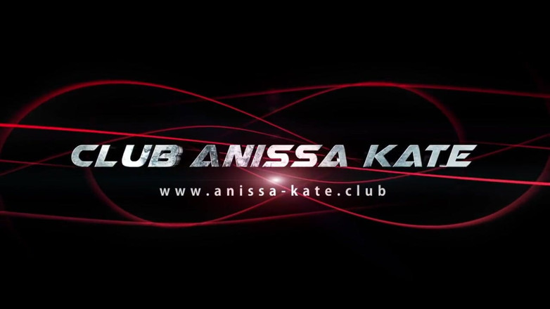 Club Anissa Kate: Chessie Kay, розширена великим чорним членом