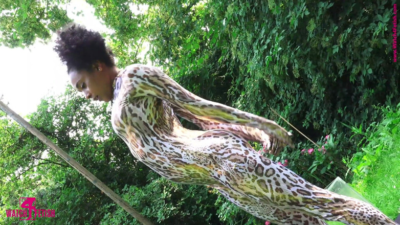 Gymnastic: 유리 상자의 서프라이즈