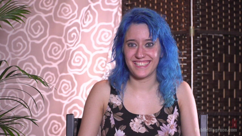 Public Disgrace by Kink: Il bel e colorato chesy blue chiede di essere vergognoso