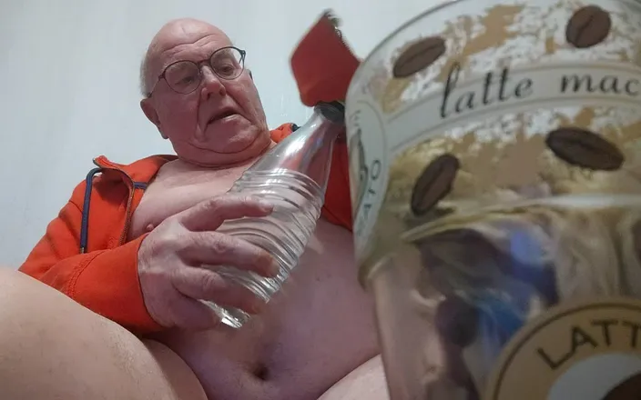 Karlchengeil: Massage Tool Again and Drinking Sperm