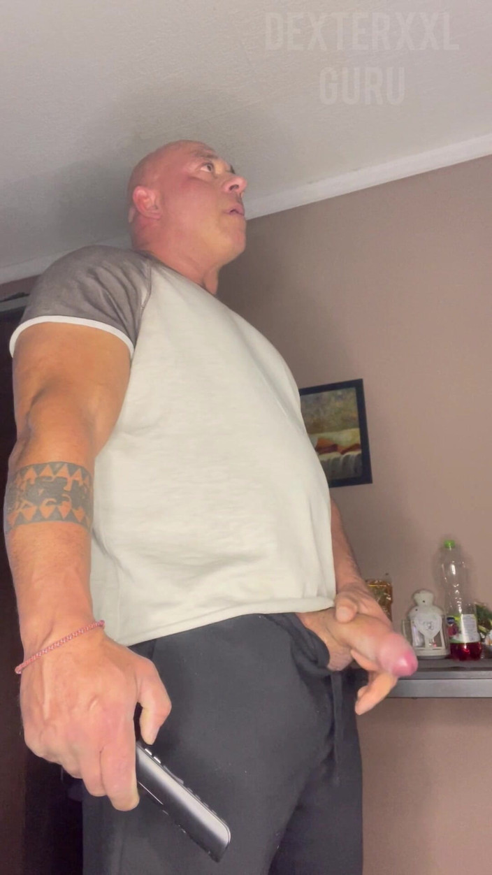 Mr. Guru: Tuan guru masur berdiri sebelum aku keluar