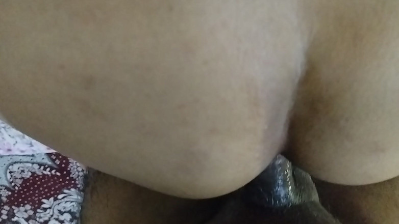 Anar Kali: Une tatie sexy suce et baise son beau-père en préliminaires