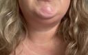 Lily Bay 73: Vollbusige blonde MILf solo