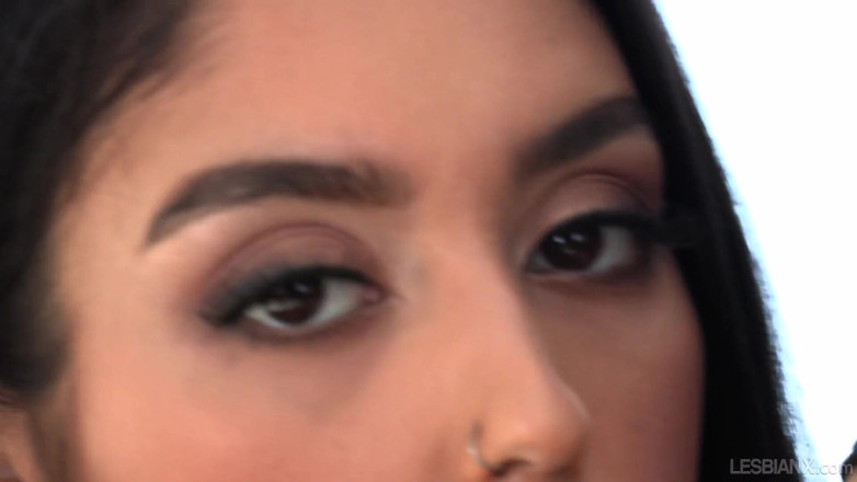 LesbianX: LesbianX - Holky bootylicious si hrají s análem