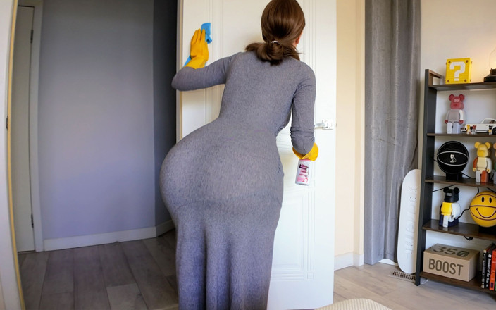wowlove: Step Stepmom Accidentally Caught Step Stepson with Boner While Morning...