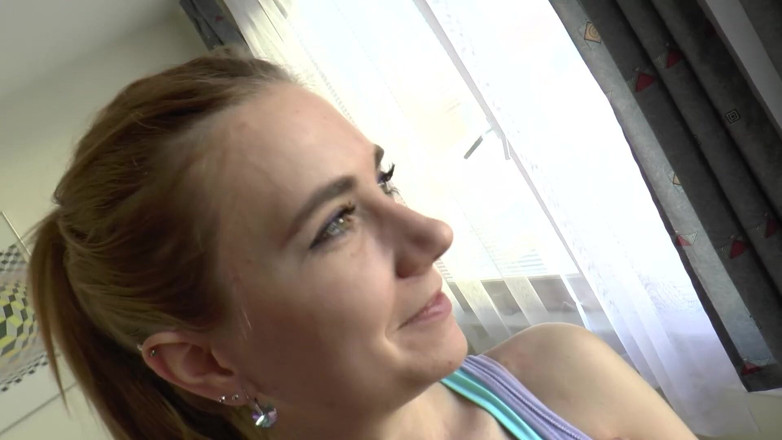 Casting GIRLS AND FIRST PORNO: Blonde Teen Gets Pussy Pounded by Huge Dick