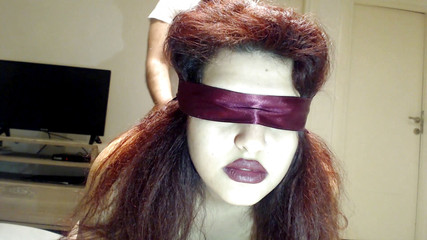 Evelyn Butt: Ögonbindel fru har ingen aning men hon knullad av främling!