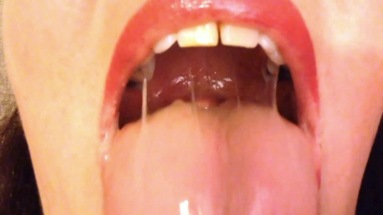 Lily Lipstixxx: Mouth inspection - Be careful, I bite!