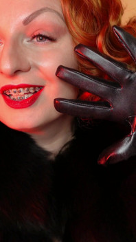 พินอัพเซ็กซี่ Arya วิดีโอ ASMR ถุงมือยาวสีดำ