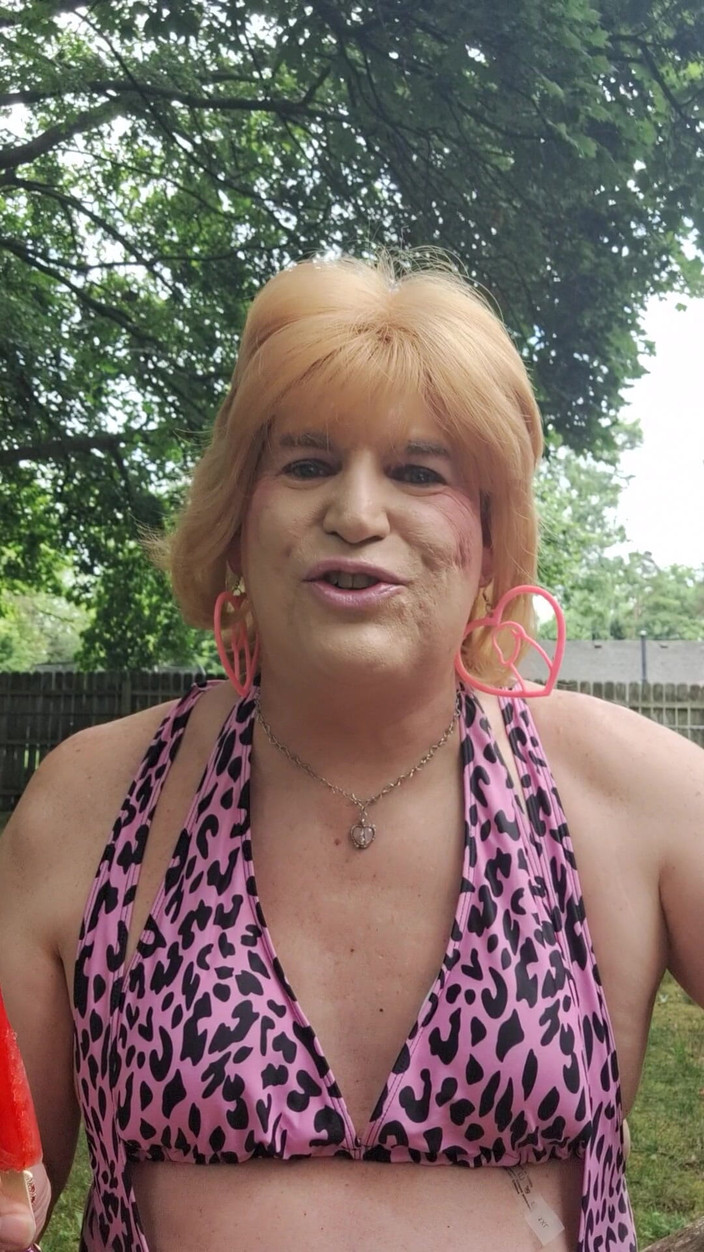 Victoria Lecherri: Na zewnątrz Popsicle!