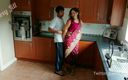 POV indian: Une jeune belle-sœur indienne trompe son mari avec son demi-frère -...