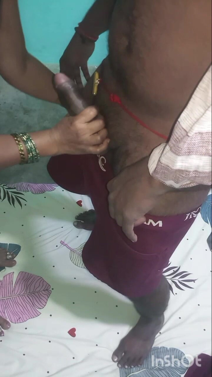 Divya95143: Video di pompini caldi di una coppia tamil