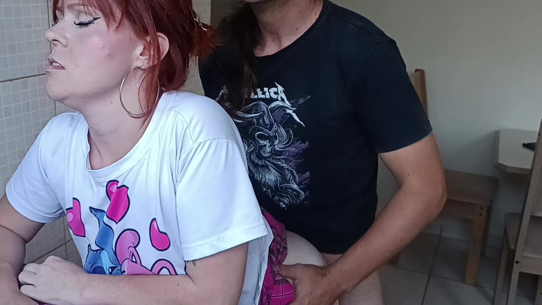 Porcelain Doll: Horká Zrzka Dostane V Prdeli V Kuchyni Svým Nevlastním Bratrem...