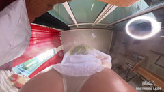 Mistress Legs: Cewek dominan dengan pantat bahenol dan celana dalam putih lagi...