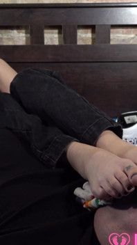 Sammy's Sweaty Feet Blowjob in Headphones - dreamgirls in Socks