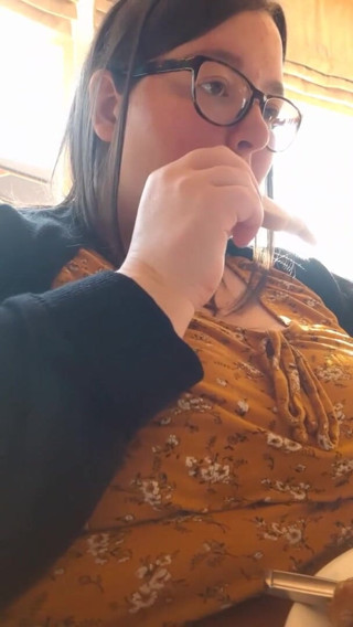 SSBBWLadyBrads: Awek montel SSBW menjilat Inggeris penuh semasa (tiada audio)