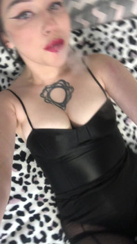 Hot Pussy First Opens Her Mouth, Then Puts a Hole for a Dick!