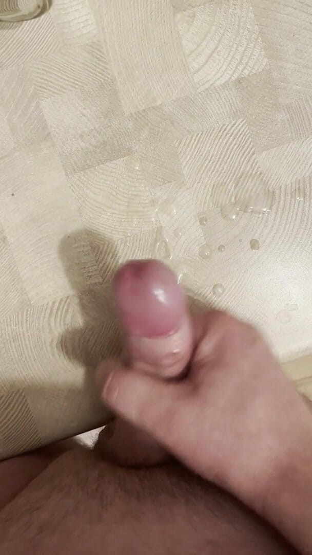 Young cum: Сперма на члені крупним планом 1