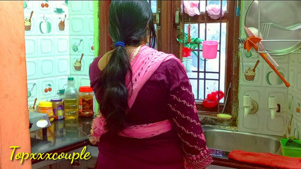 Topxxxcouple: Pembantu india ngentot di dapur