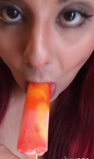 Miss Madii: Miss Madii banana blow job NO AUDIO