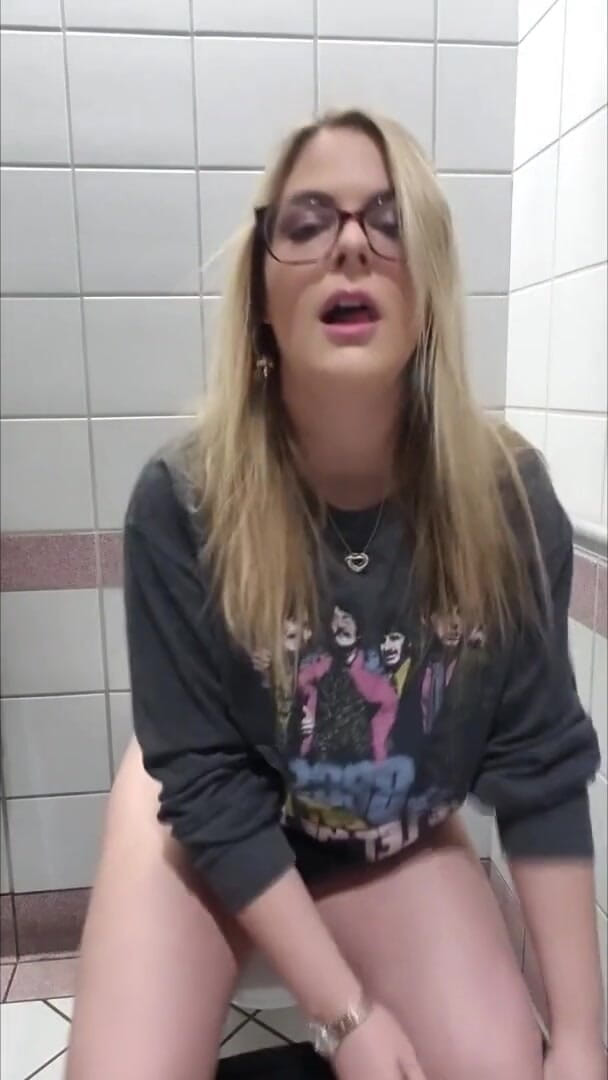 Tropical Lust: Pussy play in the public restroom