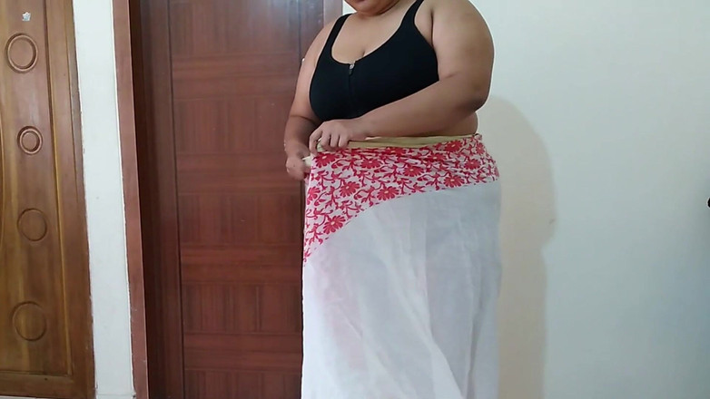Aria Mia: Tante tiri tamil dengan besar yang hot banget