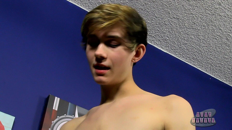 Bare Twinks: Prezervatifsiz twinks için çift yüze boşalma