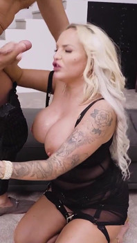 Britse babe Louise Lee wil dat haar strakke kont wordt uitgerokken en geneukt - anaal worden