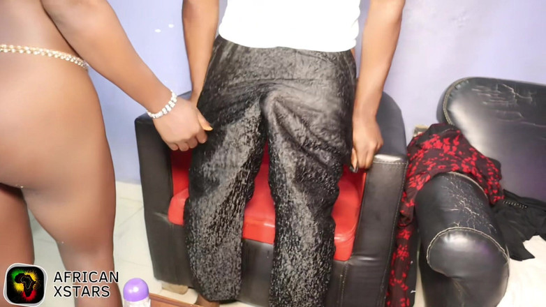 African Xstars: Ông chủ của tôi gọi tôi đến nhà anh ấy sau giờ...