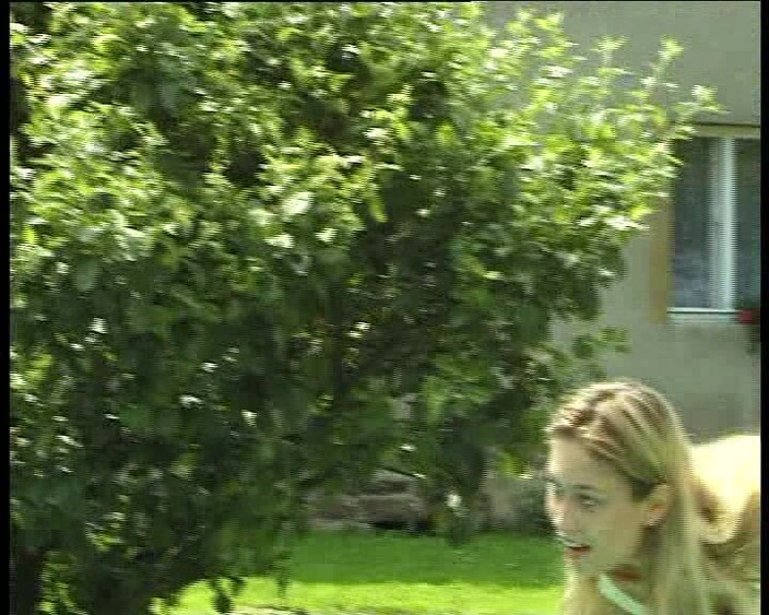 VintageXMovies: चंचल कामुक सुनहरे बालों वाली कमसिन पूल में चिढ़ाती है - गीली बिकनी फिसल जाती है और शरीर का खेल