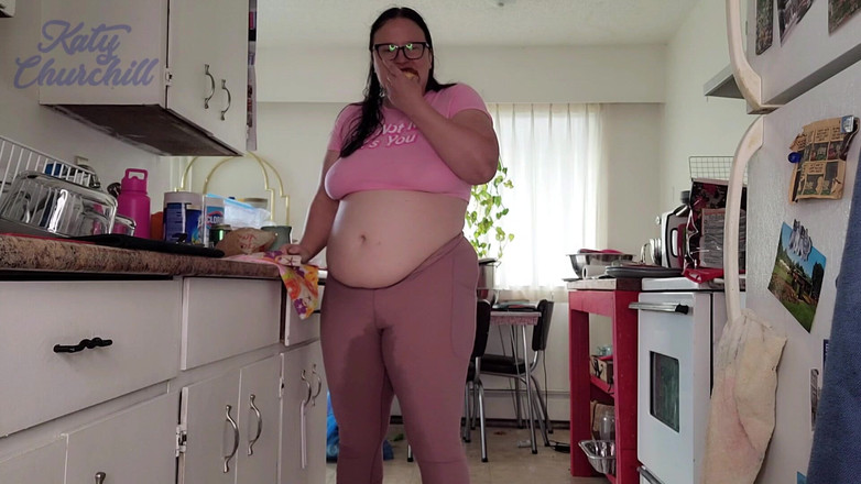 Katy Churchill: 胖荡妇到处撒尿