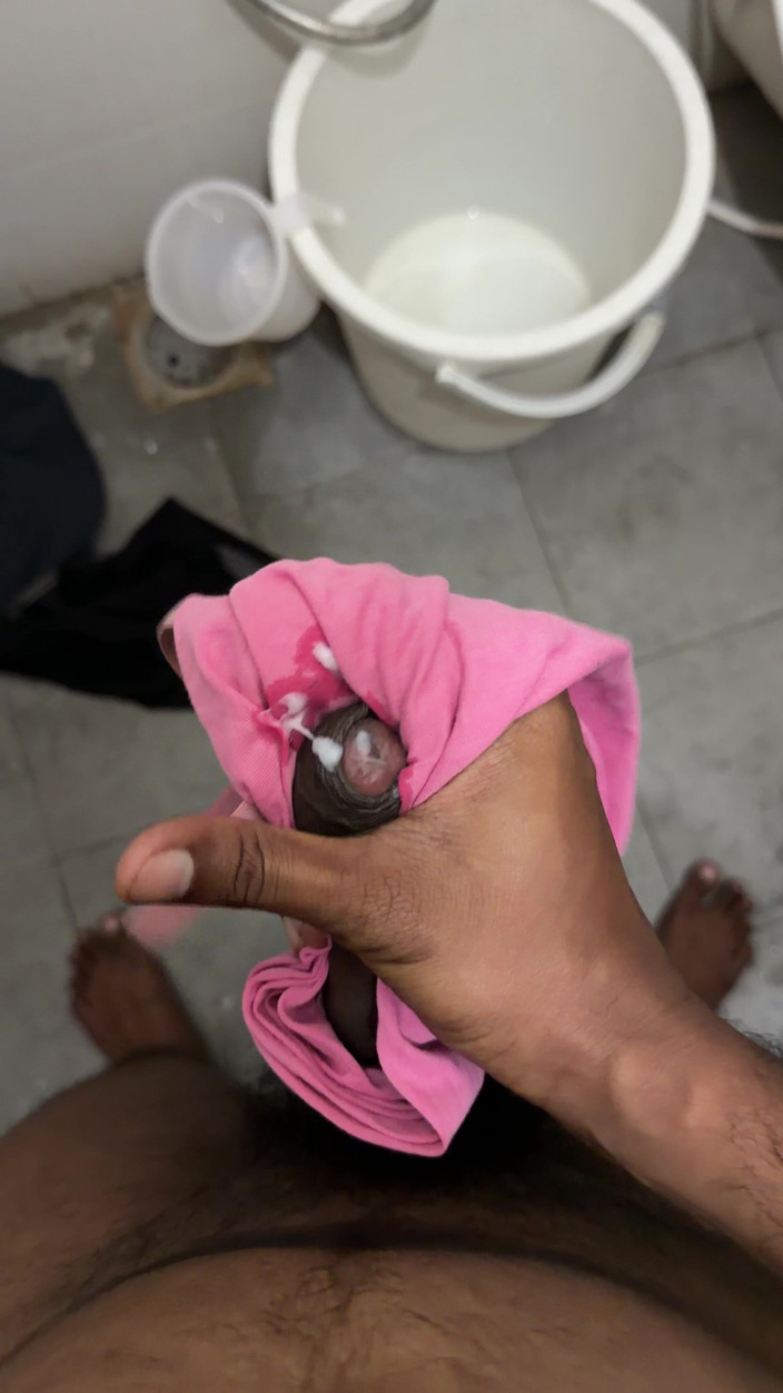 SubmitoBBC: Adik tiriku lagi asik goyangin raksasa pria kulit hitam sambil...