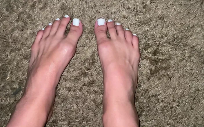 footivities: Painting My Long Toes White